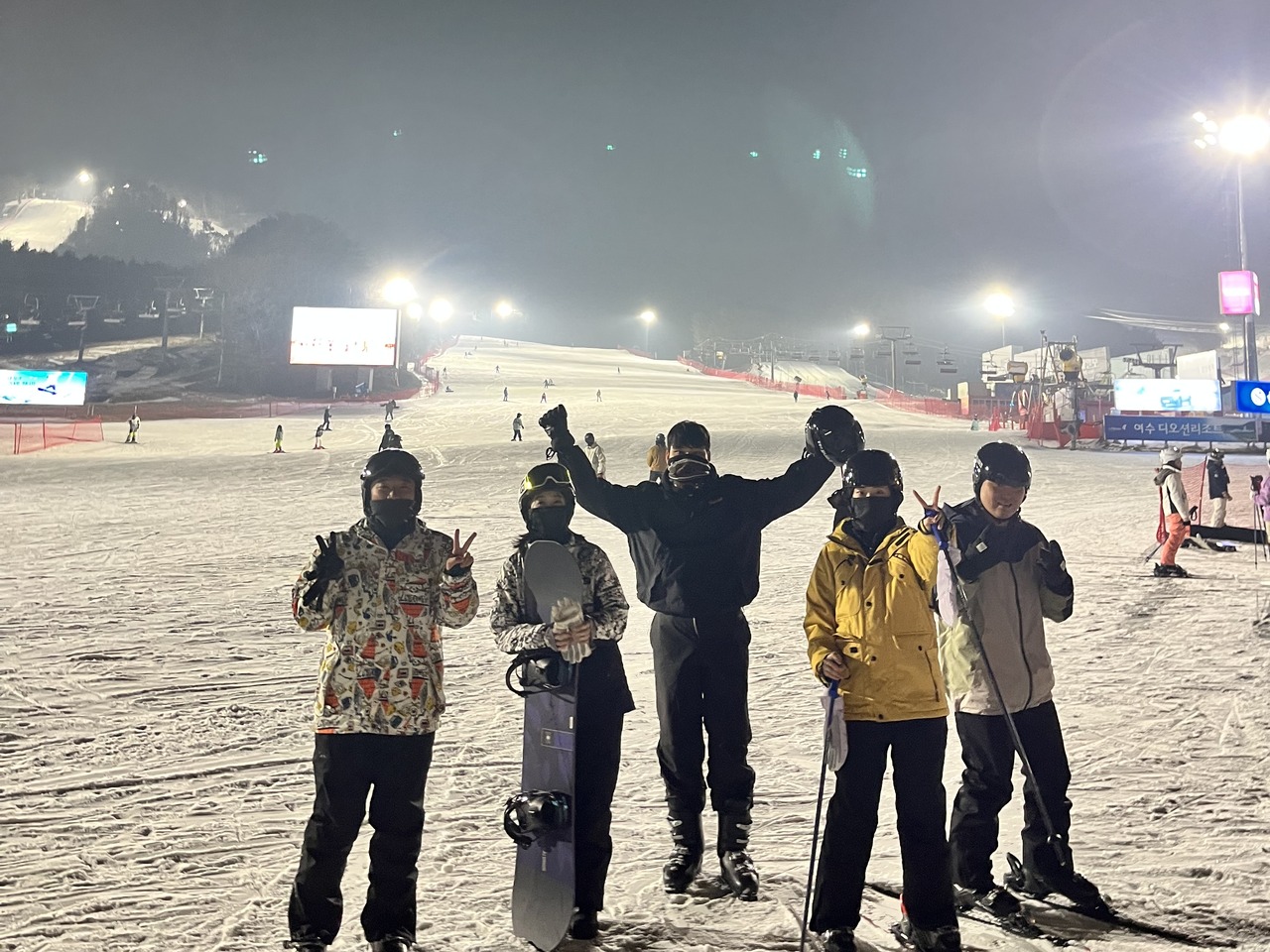 cde-winter-2026-03-ski-group-alt